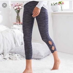 NWT DONATING SOON 3/4 crop keyhole yoga